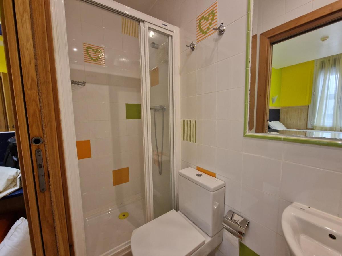Pension Izar Bat Guesthouse San Sebastián Esterno foto