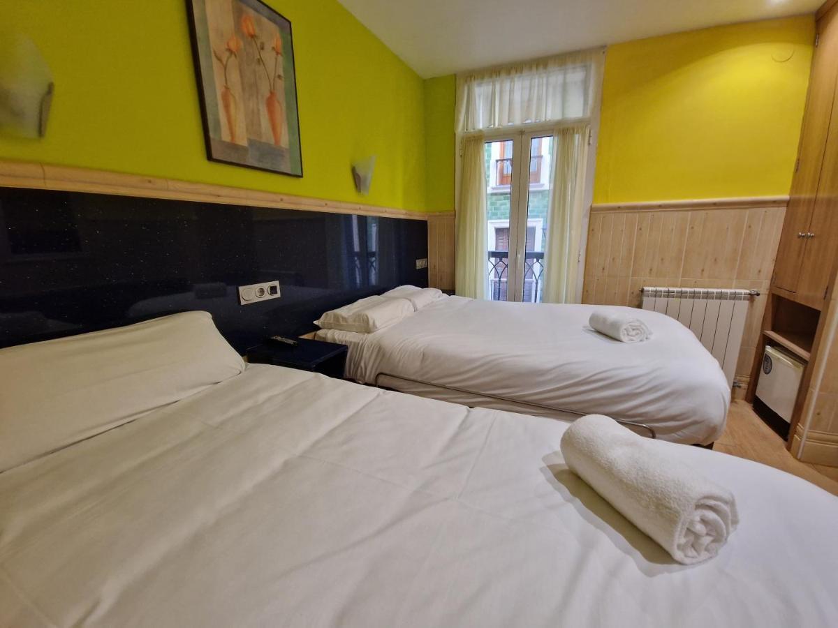 Pension Izar Bat Guesthouse San Sebastián Esterno foto