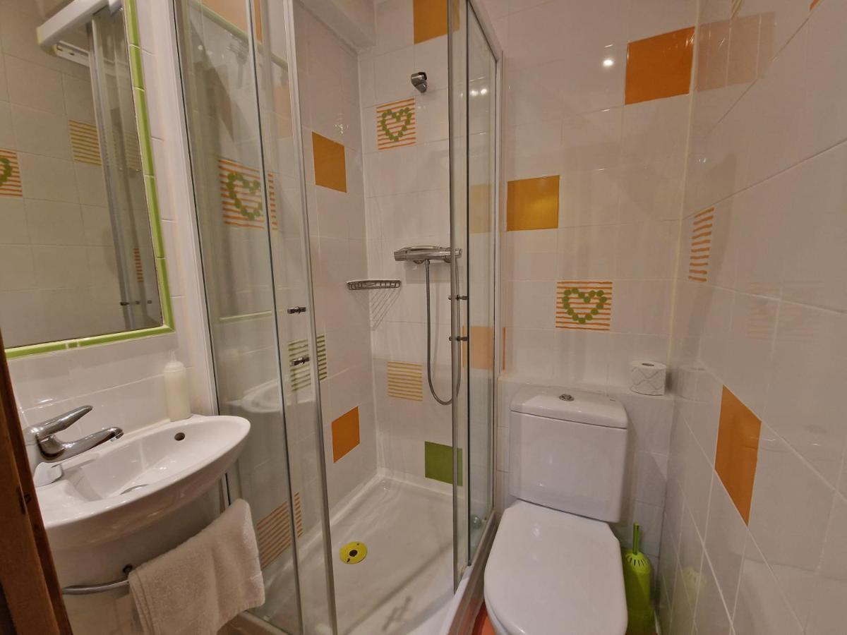 Pension Izar Bat Guesthouse San Sebastián Esterno foto